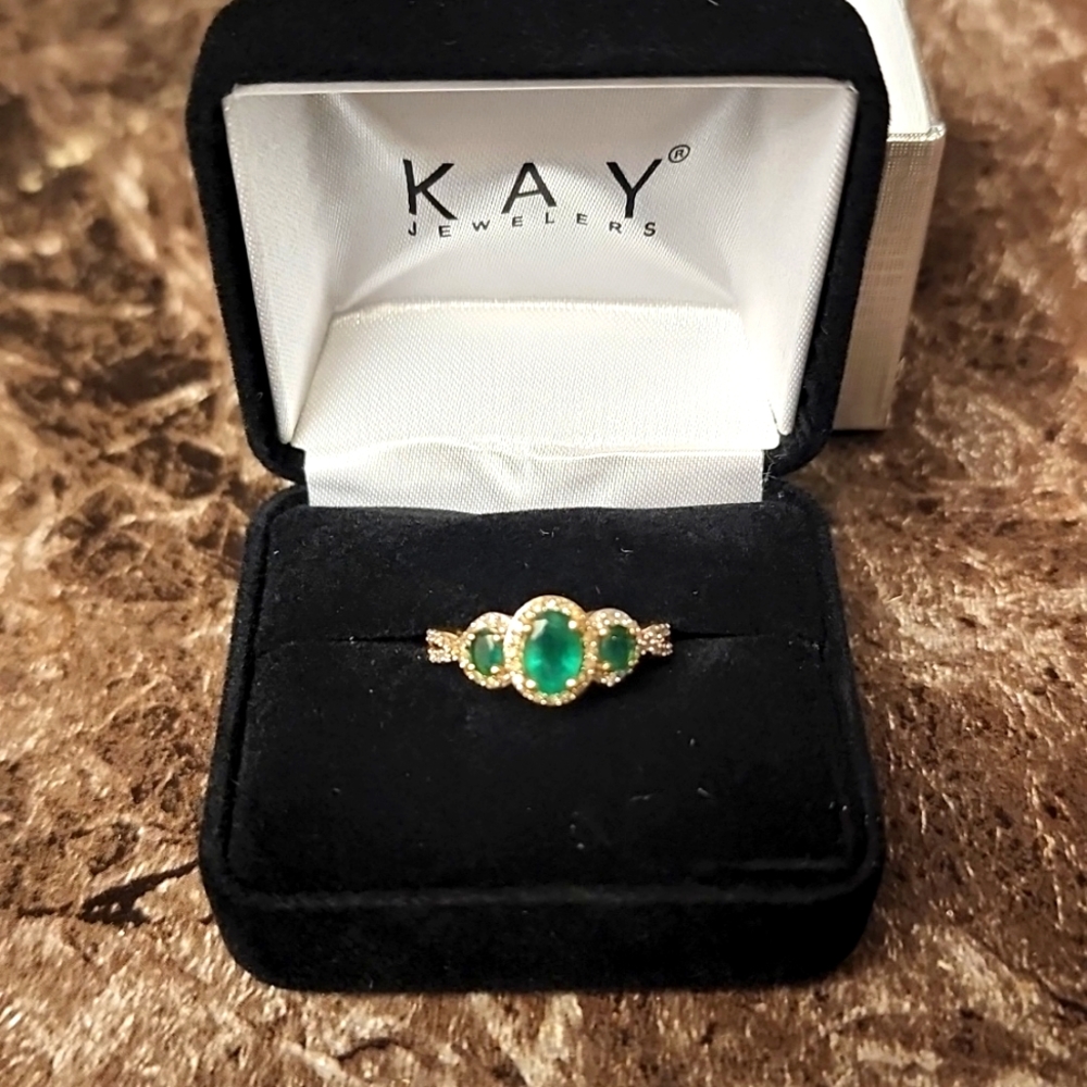 Real Emerald and Diamond Ring - Jewelry.